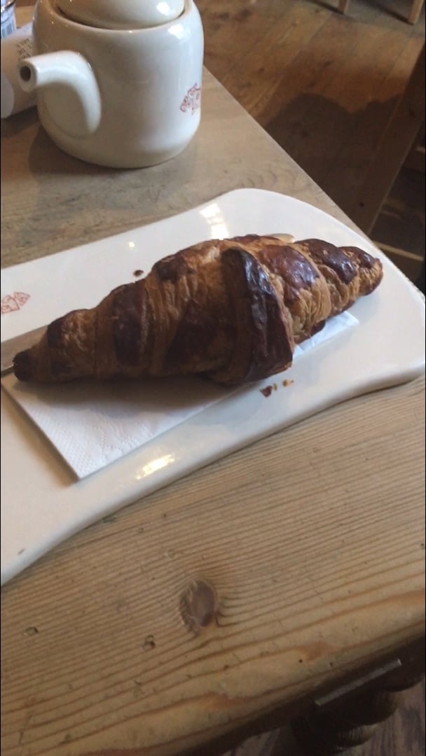 photo of Le Pain Quotidien Vegan Croissant shared by @plantbasedhippie on  07 Feb 2020 - review