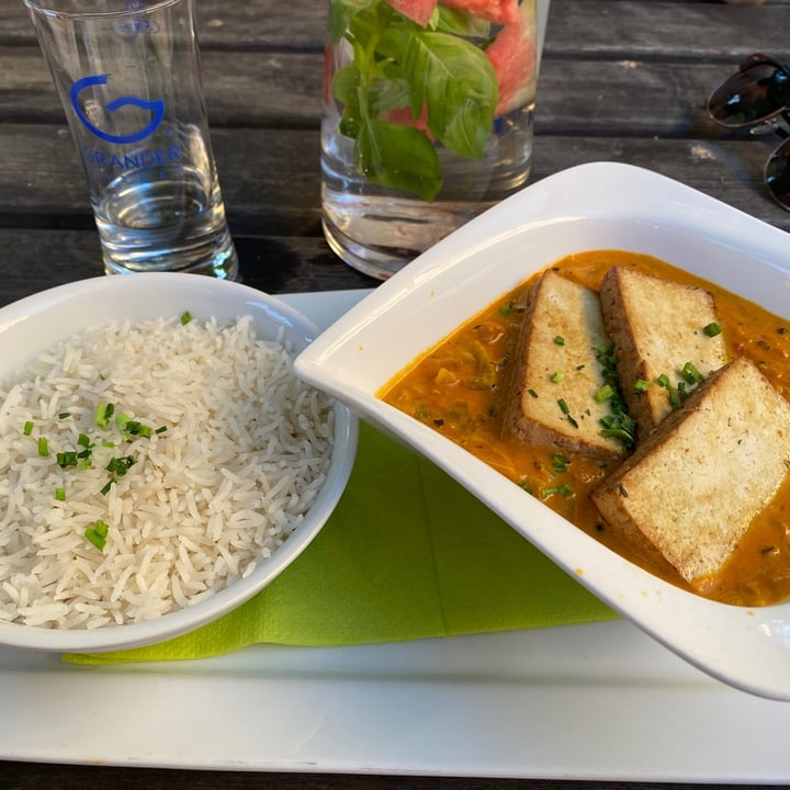 review photo of Cafe Harlekin Tofu-Curry Nach Jamie Oliver shared by @ninschikagawa on 04 Jul 2020 - review
