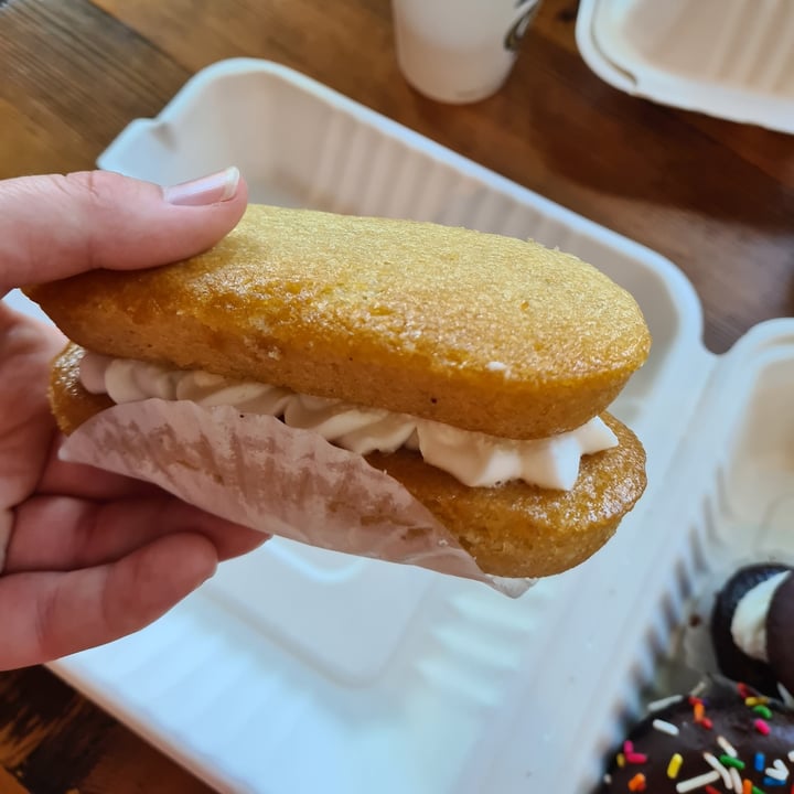 photo of Timeless Coffee Twinkie sandwich shared by @sofihuasteca on  01 Sep 2022 - review