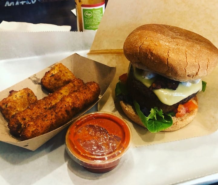photo of E Burger BBQ Western Burger shared by @unidad-animal on  14 Dec 2019 - review