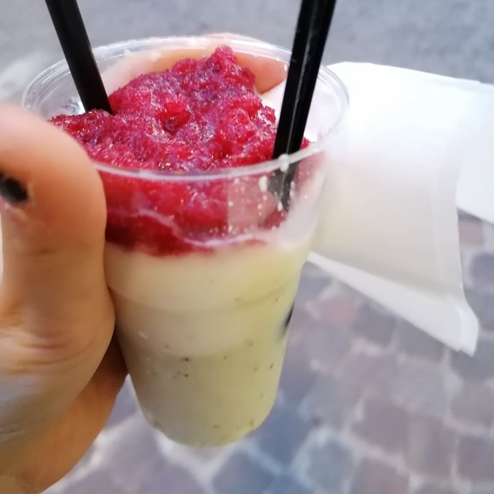 photo of Gelateria Artigianale Venturelli Granita Gelsi / Pistacchio shared by @soleiljaune on  18 Sep 2021 - review