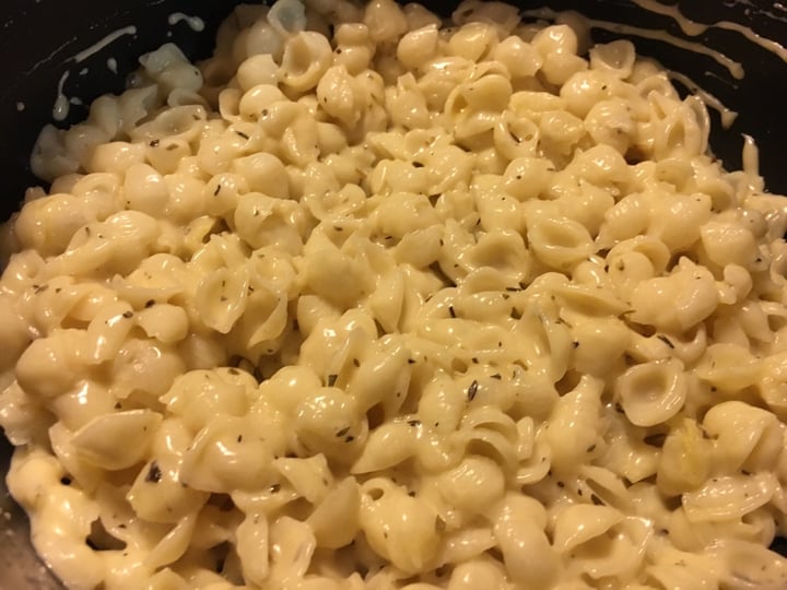 review photo of Daiya Alfredo Style Deluxe Cheeze Sauce shared by @kenziisntcool on 25 Dec 2019 - review