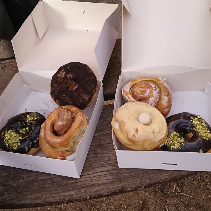 photo of Delish Vegan Doughnuts Donuts variados shared by @lmf on  23 Feb 2021 - review