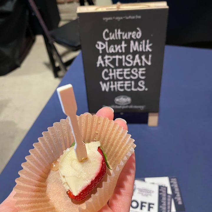 review photo of Miyoko's Creamery Cashew Milk Cream Cheese shared by @terrypaulette on 08 Apr 2022 - review