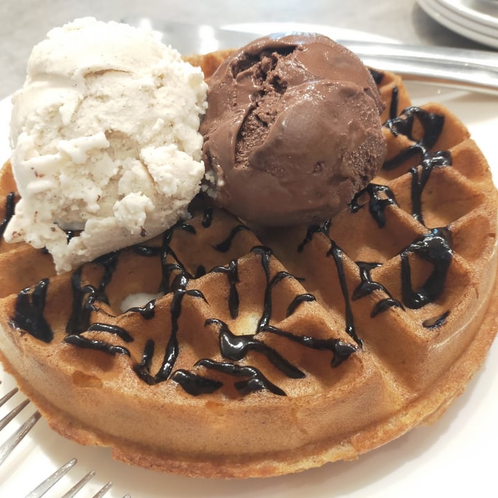 photo of Mong Cha Cha Cafe 梦茶茶 Ice Cream Waffle shared by @mummyherbivore on  18 Jul 2022 - review