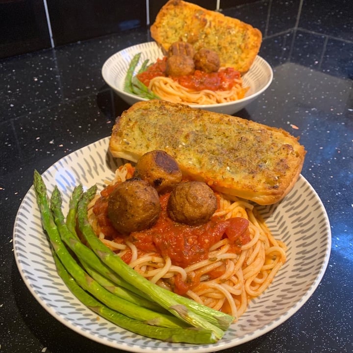 Linda McCartney's Vegetarian Tomato & Basil Meatballs Review abillion