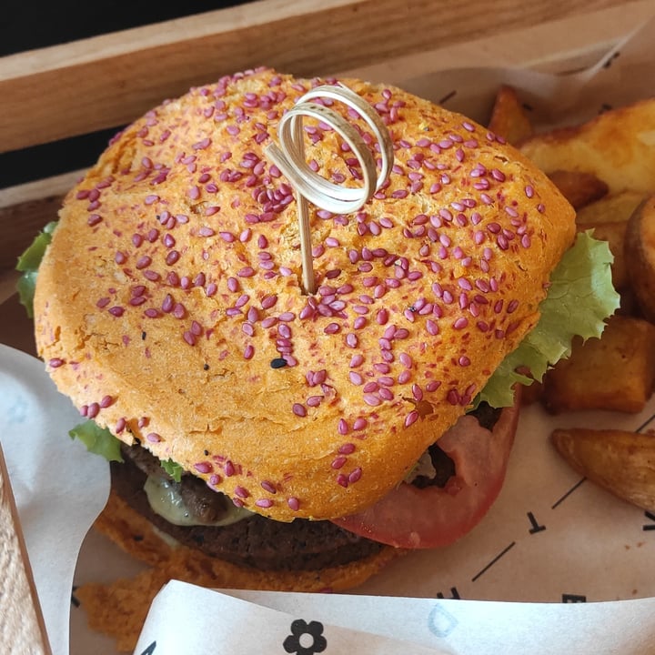 photo of Flower Burger Hercules shared by @niklabelloli1 on  15 Oct 2022 - review