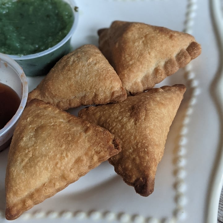 photo of Whole Foods Market Potato & Pea Samosas shared by @iszy on  03 May 2022 - review