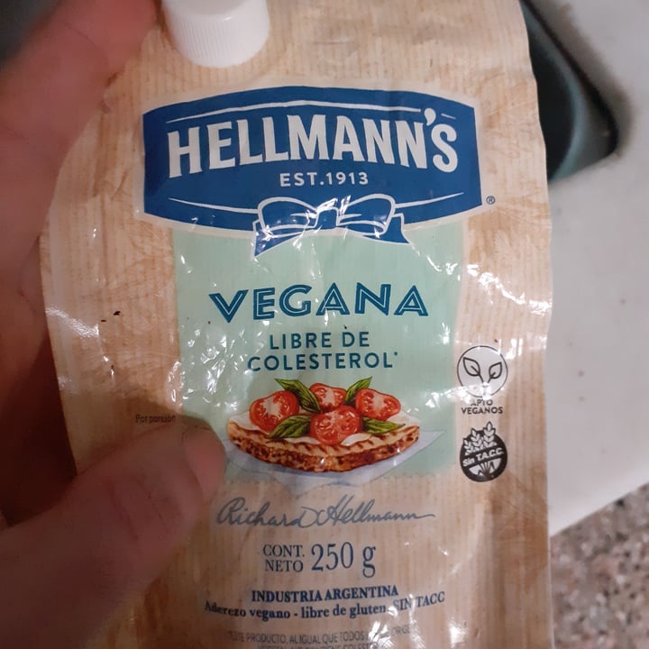 photo of Hellmann’s Hellman’s Vegan Mayonnaise shared by @unmarcianovegano on  11 Oct 2020 - review