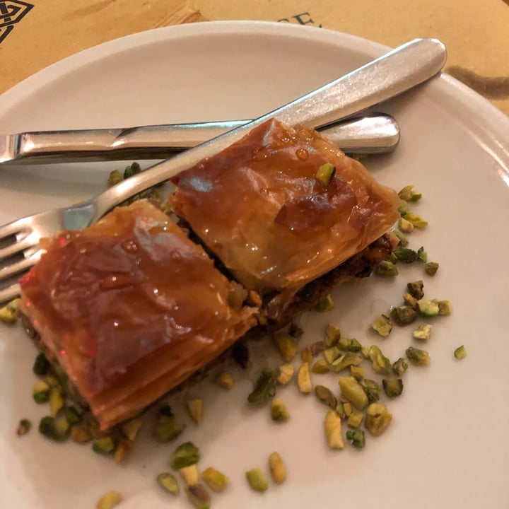 review photo of Al Madina specialità Mediorientali Pisa Baklawa al pistacchio shared by @unamargheritavegana on 13 Mar 2022 - review