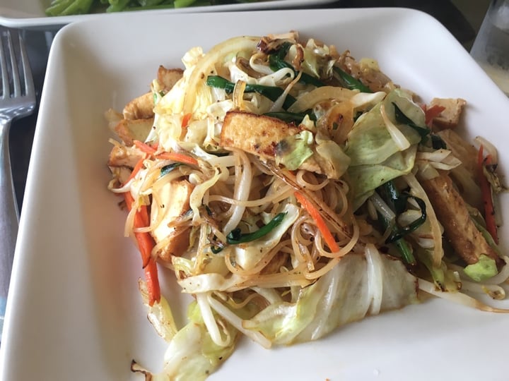 review photo of Simple Joy Vegetarian Cuisine Pad Thai shared by @veganrun7 on 23 Jan 2020 - review