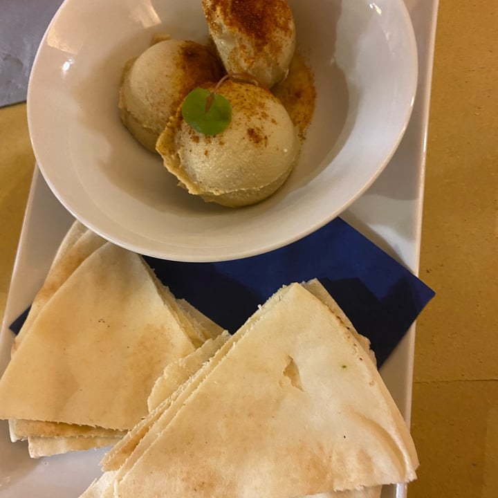 photo of Lo Fai Hummus con pane Siriano shared by @perlemammemucche on  08 Sep 2022 - review