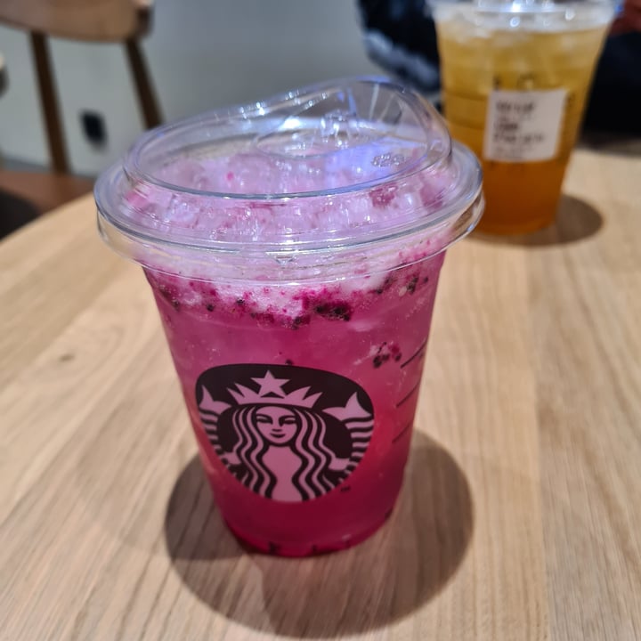 photo of Starbucks refresha mango dragonfruit shared by @ishara- on  25 Jun 2022 - review