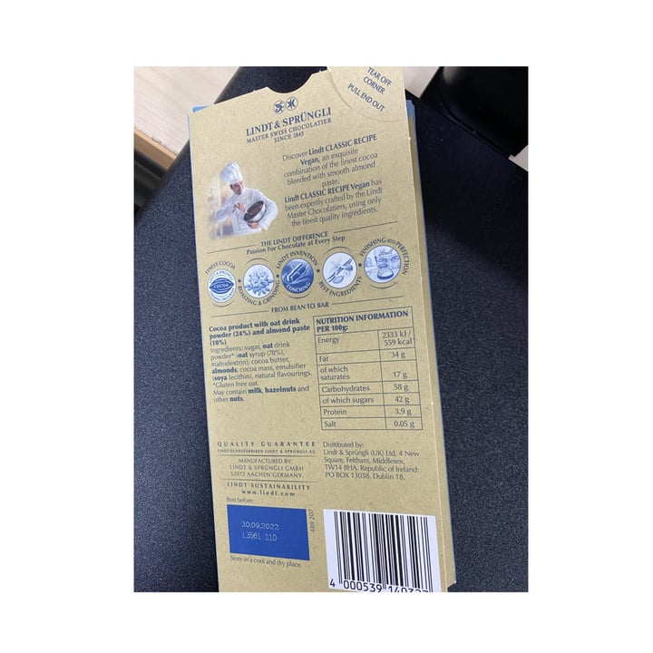 review photo of Lindt Classic Vegan Smooth shared by @juquintero on 25 May 2022 - review