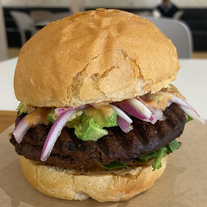 photo of KAUAI Virgin Active Tygervalley New Normal Plant Burger With Avo shared by @luigif on  13 Dec 2021 - review