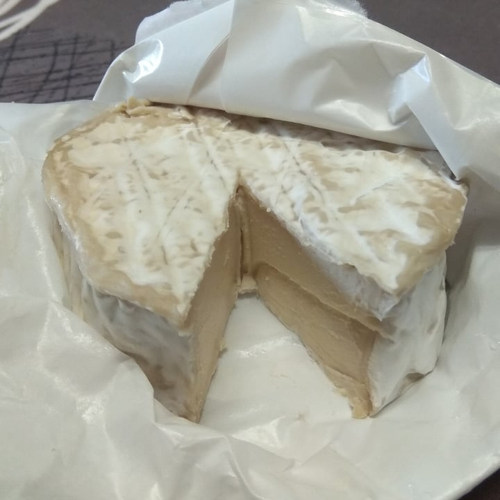 photo of Mommus Foods Esto no es un Queso Camembert shared by @davidganja on  27 Feb 2021 - review