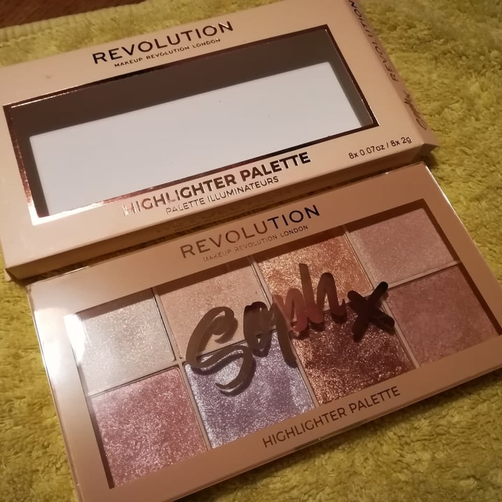 photo of Revolution Beauty Revolution Beauty London Soph X Highlighter Palette shared by @helgaoliveira on  13 Jan 2022 - review