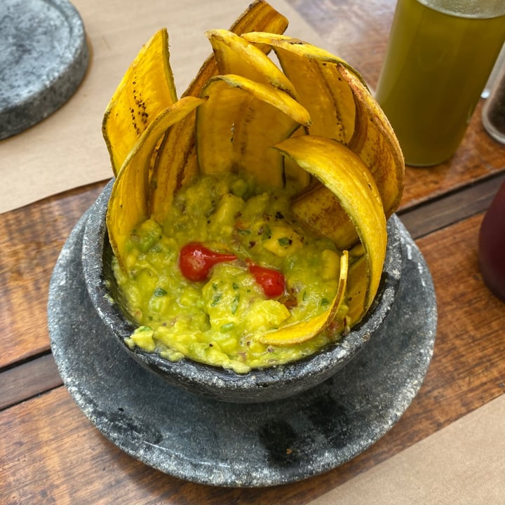 photo of Banana Verde Restaurant Chips de banana verde com guacamole shared by @th-vegan on  04 May 2022 - review