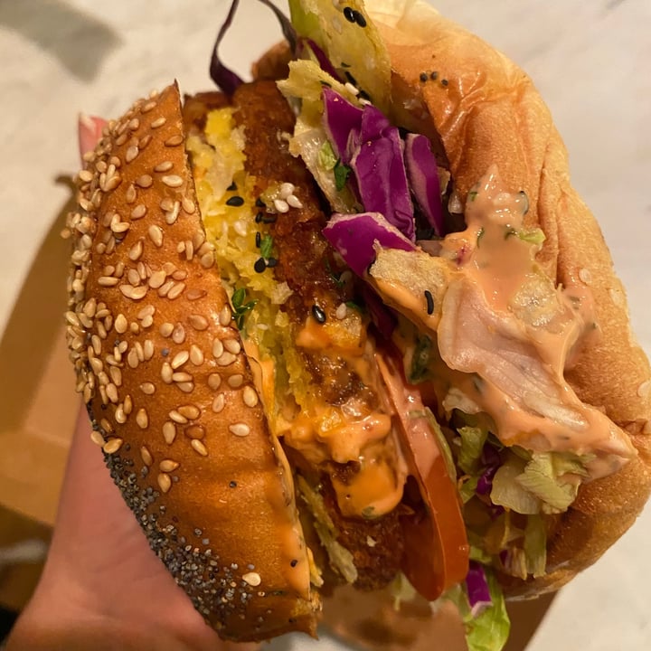 photo of Lekker Vegan Kloof Burger shared by @shinnaivisser91 on  21 May 2020 - review