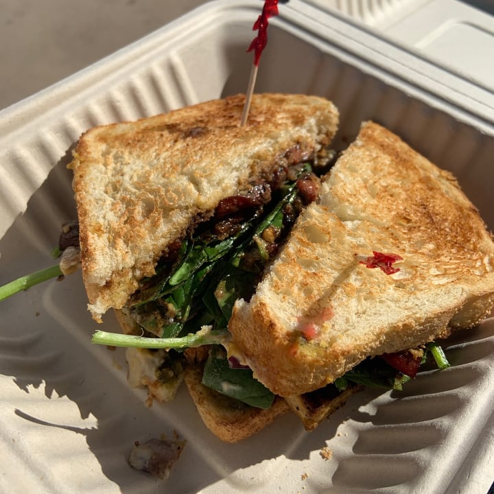 review photo of Queen Bean Caffé California Dreamin shared by @robbiemurgado on 01 Feb 2021 - review