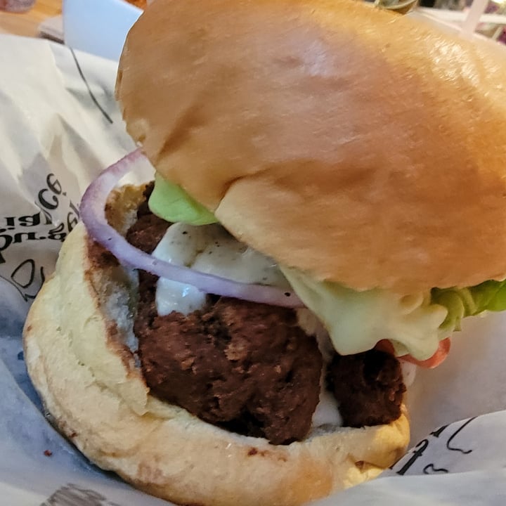photo of Burger Fiancé “Fried Chick-en” Sandwich shared by @christellev on  26 Nov 2022 - review