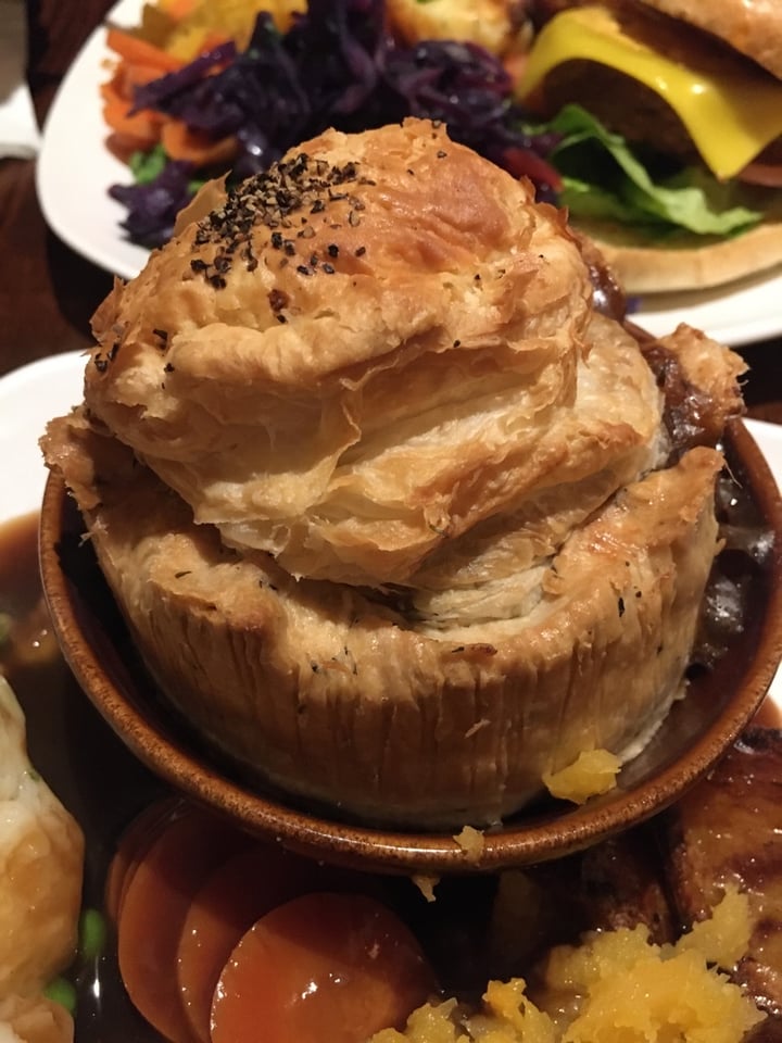 review photo of Toby Carvery Worthing Roast Mushroom & Ale Pie shared by @jazlikesanimals on 28 Jan 2020 - review