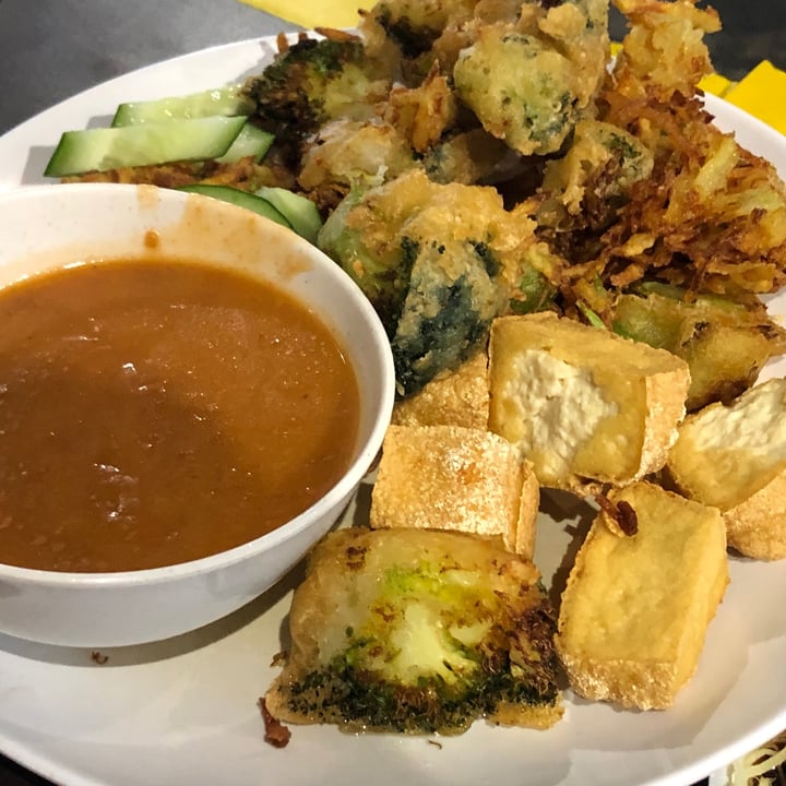 photo of Divine Realm Vegetarian Restaurant Indian rojak shared by @ginger-t on  28 Nov 2020 - review