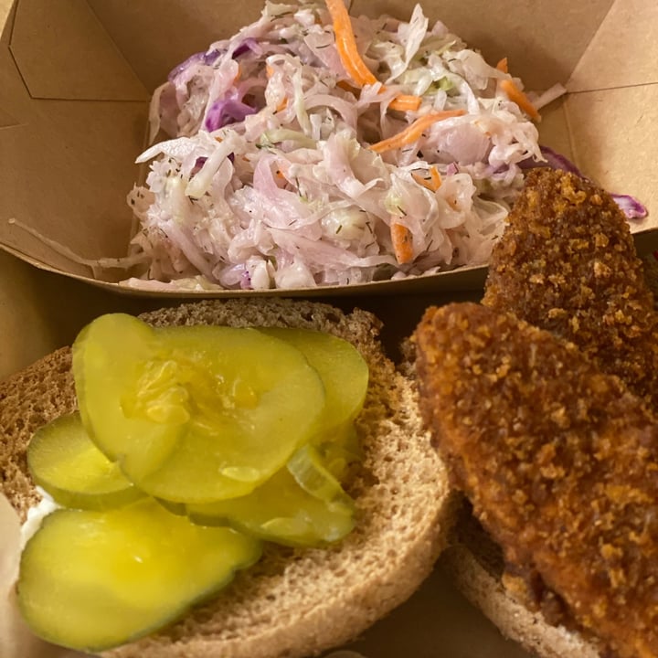 photo of Down to Earth Organic & Natural - Kakaako Nashville Hot Mock chixen sandwich shared by @johnthevegan on  29 Jun 2022 - review