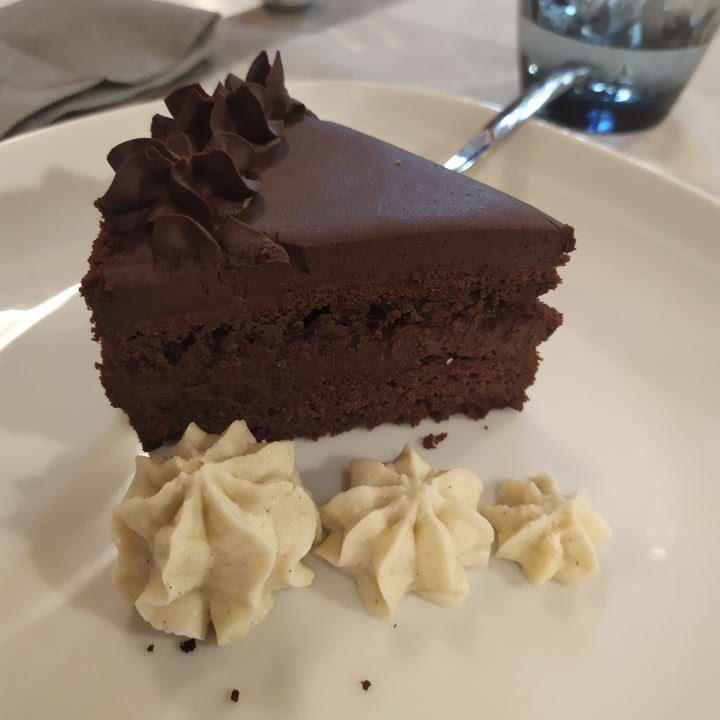 review photo of Ristorante Vegano Biologico La Lanterna Torta al cioccolato shared by @camibonaldi on 16 May 2022 - review