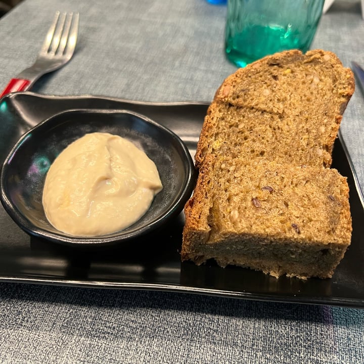 photo of Alhambra Risto veg Hummus con pane nero shared by @moccymoccy on  27 Nov 2022 - review