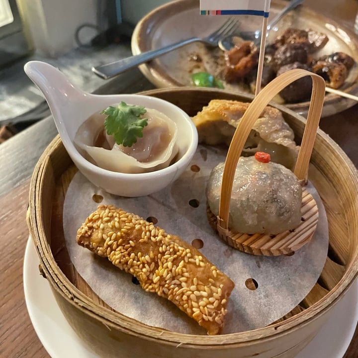 photo of EMPRESS Plant-Based Dim Sum Platter shared by @laureguilbaud on  20 Mar 2021 - review