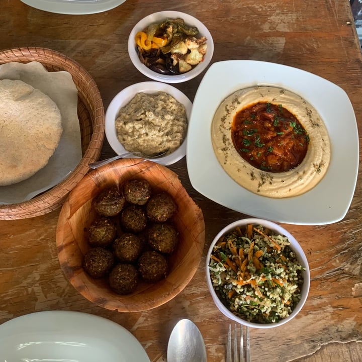 photo of Falafel Shalom Hummus Con Matbuka shared by @stefantispecista on  30 Sep 2022 - review