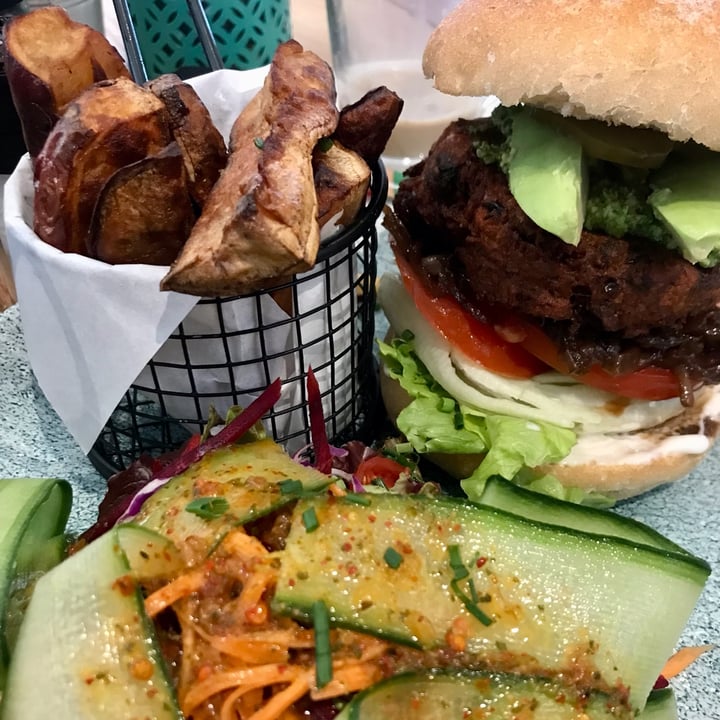 photo of Whole Earth Cafe Vegan Burger shared by @earthcandi on  10 Jul 2022 - review