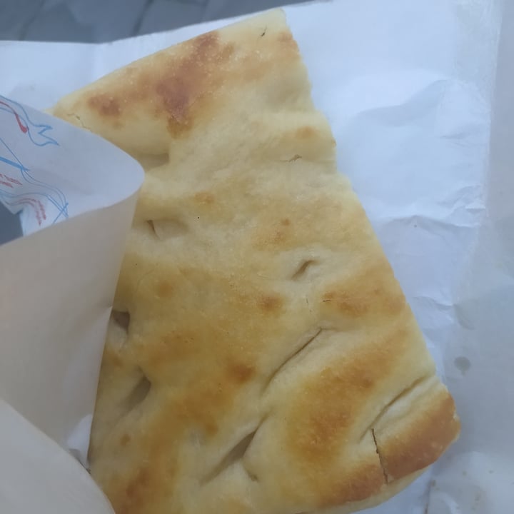 photo of Focaccia e Dintorni Focaccia genovese shared by @lrn12 on  08 Aug 2022 - review