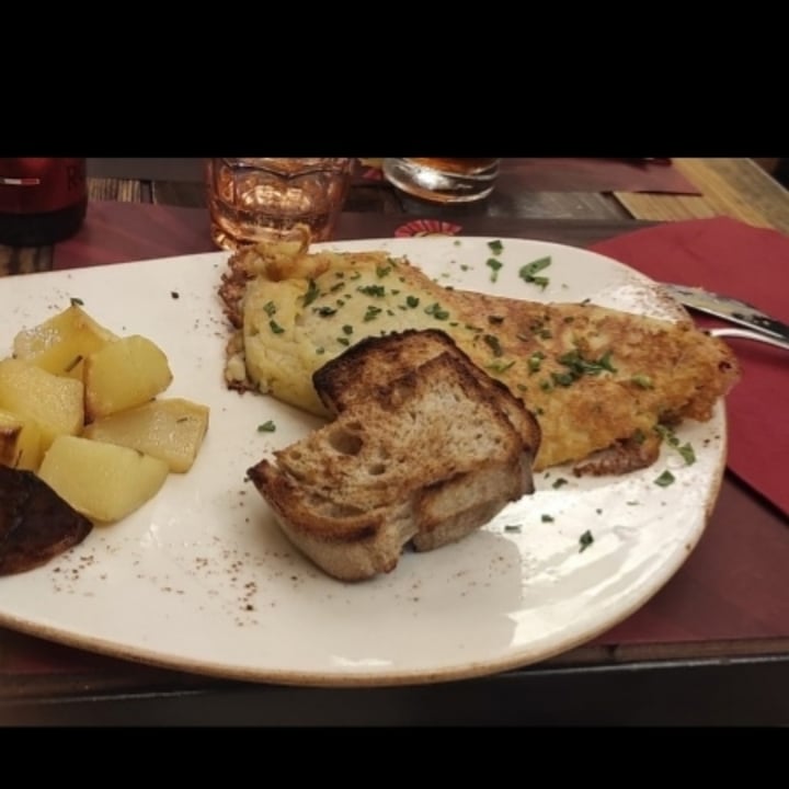 review photo of Rifugio Romano Omelette di ceci al "prosciutto" shared by @selenabozzo on 13 Oct 2022 - review