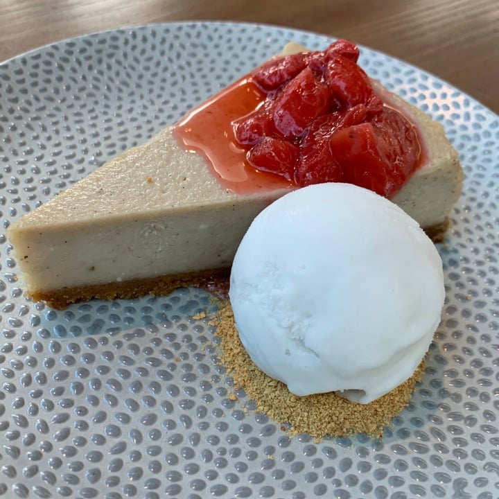 photo of Planta South Beach Cashew cheesecake shared by @veganlaifstyle on  23 Mar 2021 - review