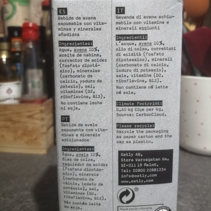review photo of Oatly Oat Drink Barista Edition shared by @carota on 26 Jan 2022 - review