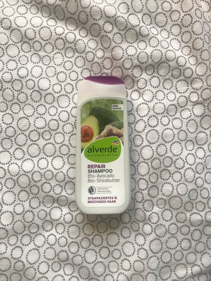photo of Alverde Naturkosmetik Repair shampoo avocado-sheabutter shared by @secanska on  01 Apr 2020 - review