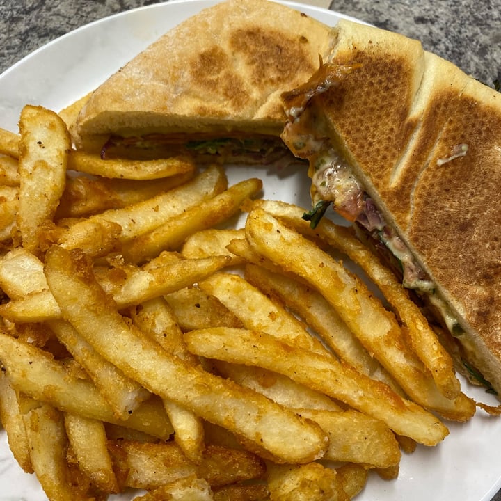 photo of Make It Vegan Grilled Italian Panini shared by @nathlena19 on  13 Nov 2022 - review