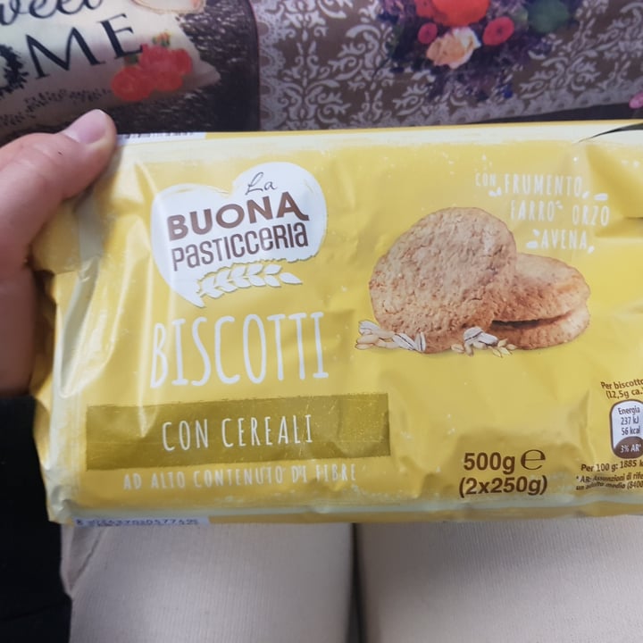 photo of La Buona Pasticceria Biscotti con cereali shared by @amberymoon on  30 Mar 2022 - review