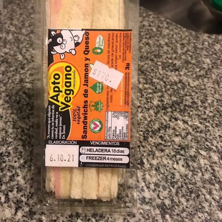 photo of Apto Vegano Consciente empanadas de verdura shared by @comidanosangre on  08 Oct 2021 - review