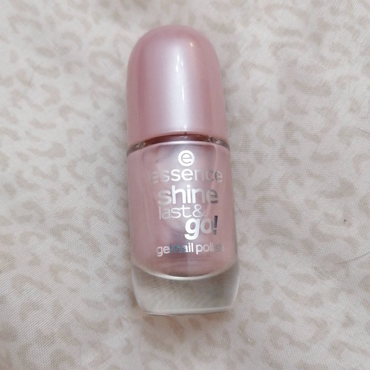 review photo of Essence Shine Last & Go! Gel Nail Polish shared by @desyc on 08 Oct 2021 - review