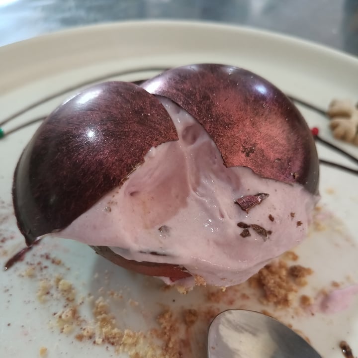 review photo of YOYU Esfera de chocolate rellena de helado shared by @virigf on 27 Dec 2021 - review