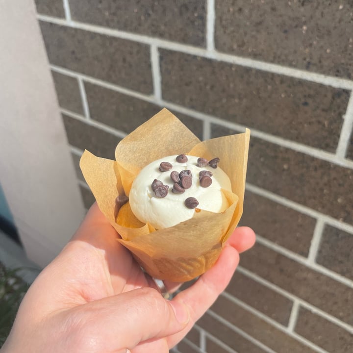 photo of Scratch Cupcakery LLC Vegan Chocolate Chip shared by @thevagrantvegan on  15 Jun 2022 - review