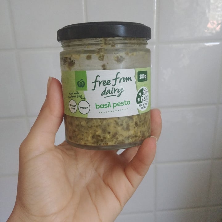 photo of Woolworths Free From Dairy Basil Pesto shared by @alynereis on  01 Dec 2021 - review
