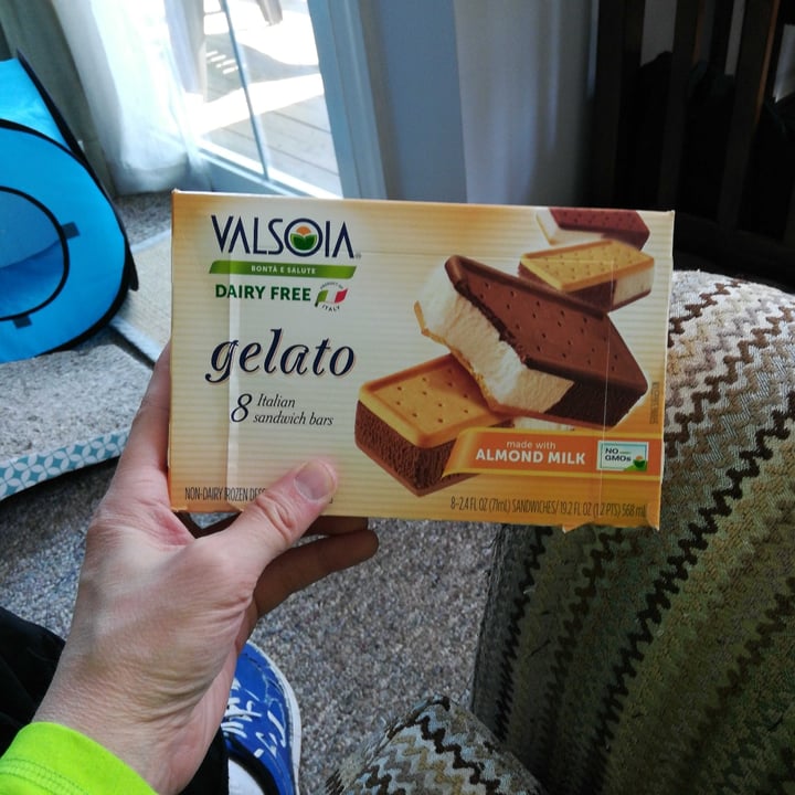 photo of Valsoia 8 sandwich il gelato shared by @slimemoldramen on  24 Apr 2022 - review