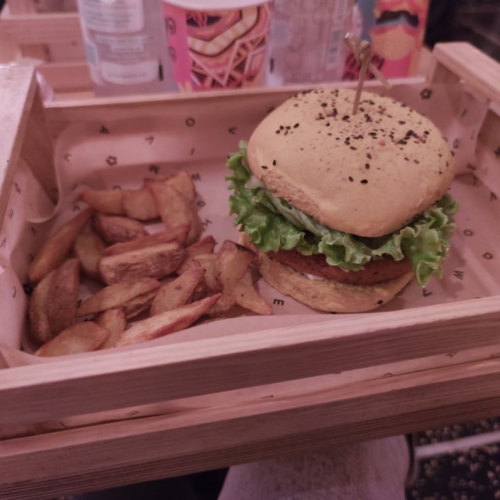 photo of Flower Burger Funky Cecio shared by @va1en on  21 Jun 2022 - review