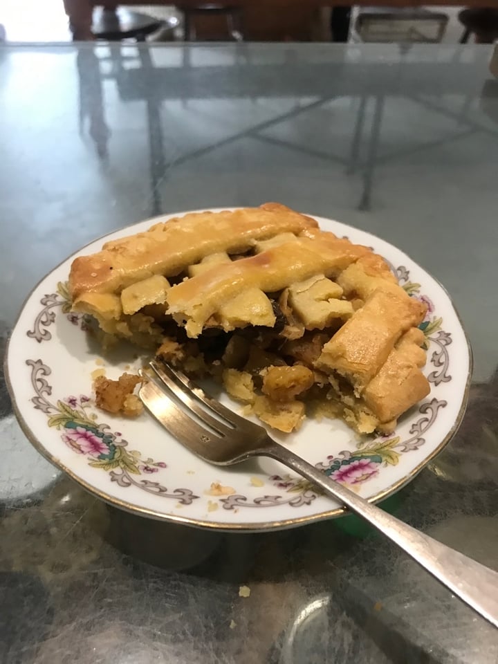 photo of Schwarzbrotgold Bakery Apple Pie shared by @alexra on  20 Apr 2020 - review