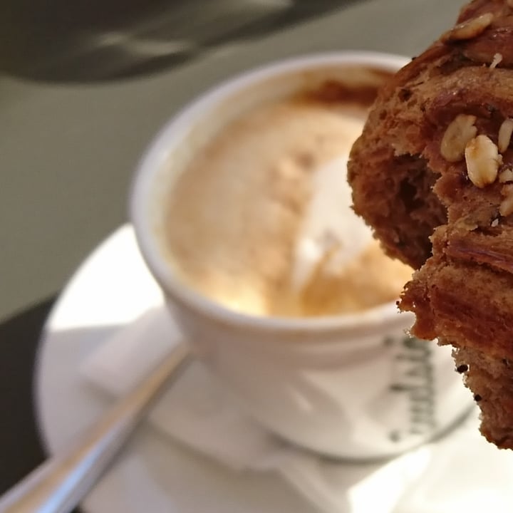 review photo of Pasticceria Scapini Cappuccino Soia shared by @alssa on 14 Aug 2022 - review
