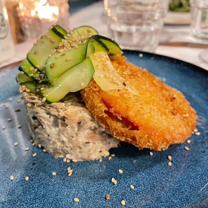 photo of Romeow Cat Bistrot jack fruit in salsa tartara, zucchine marinate al sesamo tostato, pomodori verdi fritti shared by @lacasadirob on  17 Mar 2022 - review